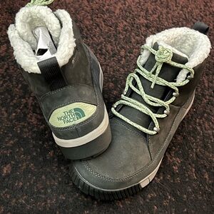 The North Face Women’s Charcoal and Mint Boots size 11.